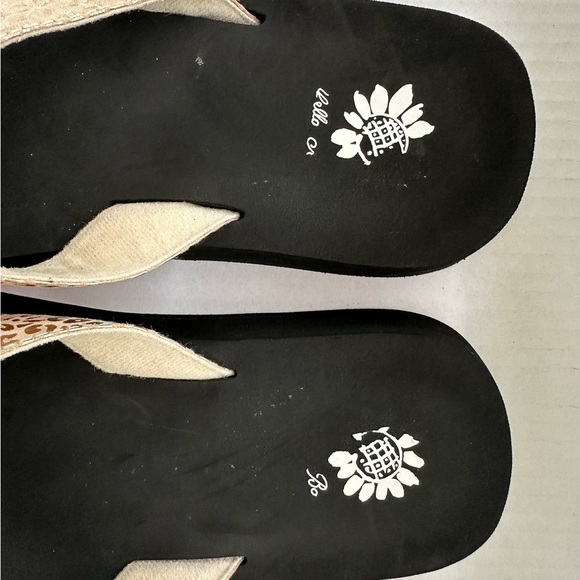 Yellow Box Black and Gold Sandals - Picture 3 of 13